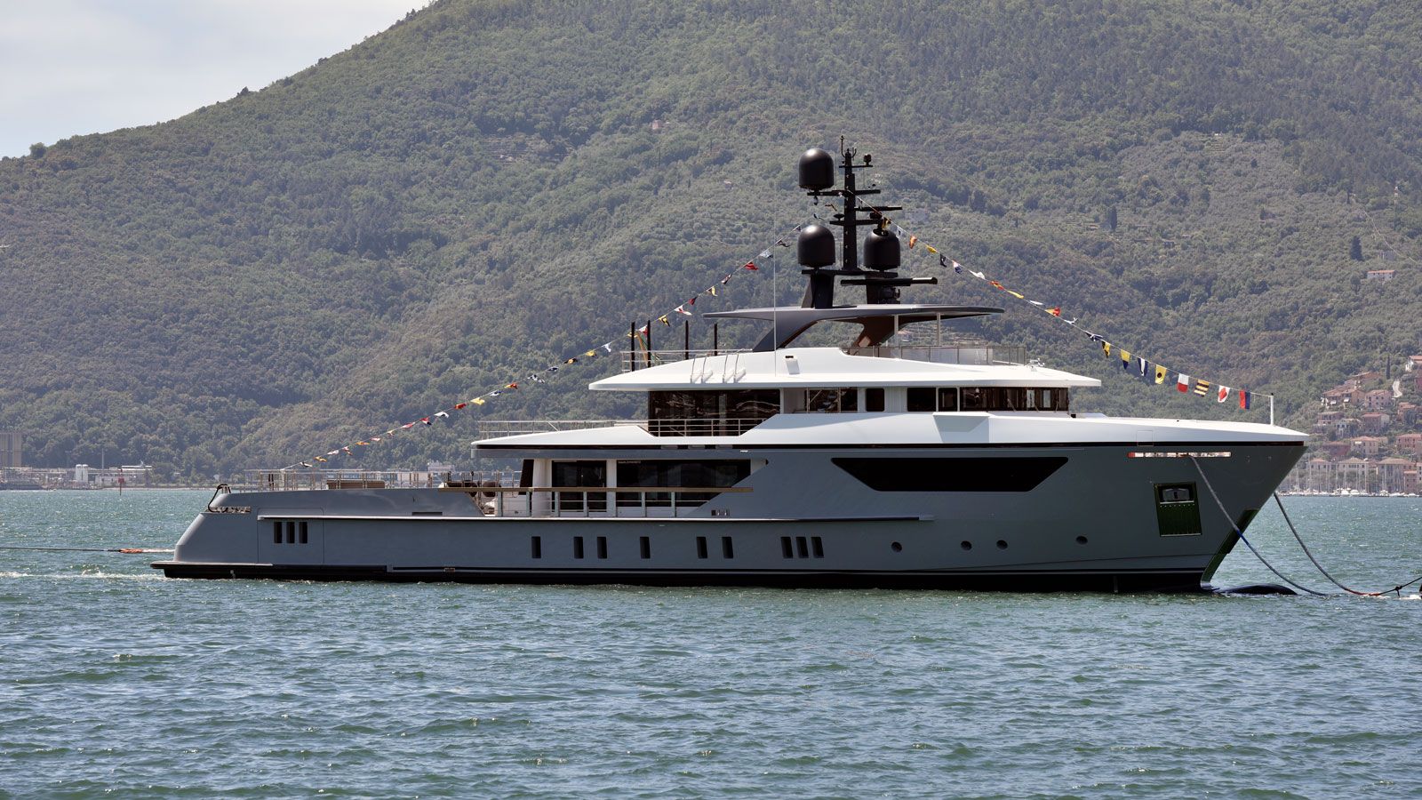 eightページ YACHT Sサイズ 黒 ダブルブレストピーコート他 Eighth Sanlorenzo 500EXP explorer hits the water